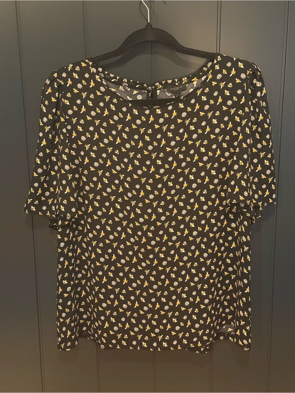🐝 Ann Taylor Factory Women’s Print Bee  Daisy Black Blouse - Size L Cottagecore - Picture 2 of 10